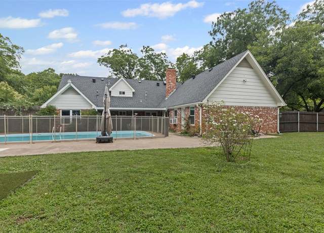 Property at 209 Shenandoah Dr, Euless, TX 76039, 5 beds, 3 baths
