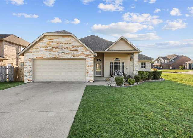 Property at 1602 Summercrest Dr, Cleburne, TX 76033, 3 beds, 2 baths