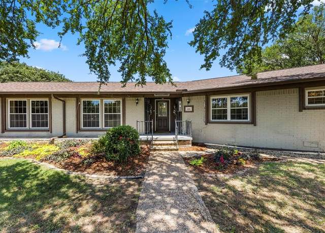 Property at 3315 Curry Rd, Arlington, TX 76001, 5 beds, 3 baths