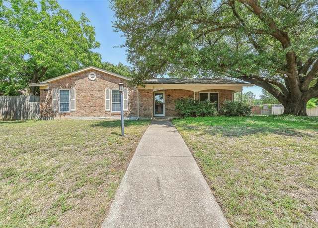 Property at 819 Clover Park Dr, Arlington, TX 76013, 3 beds, 2 baths