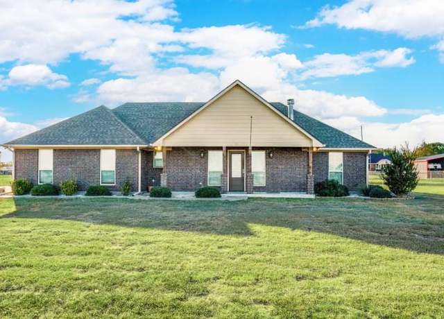 Property at 714 Mohawk Dr, Tioga, TX 76271, 3 beds, 2 baths