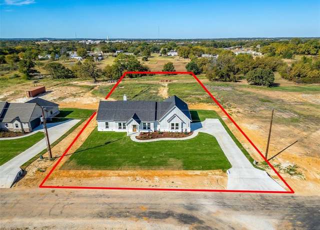 Property at 1058 Alex Dr, Springtown, TX 76082, 4 beds, 2.5 baths