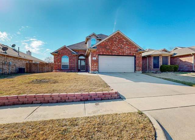 Property at 5045 Bedfordshire Dr, Fort Worth, TX 76135, 4 beds, 2.5 baths