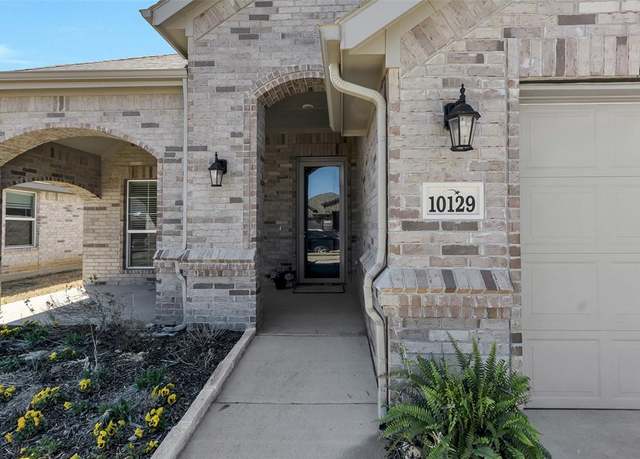 Property at 10129 Boxelder Dr, Fort Worth, TX 76036, 3 beds, 2 baths