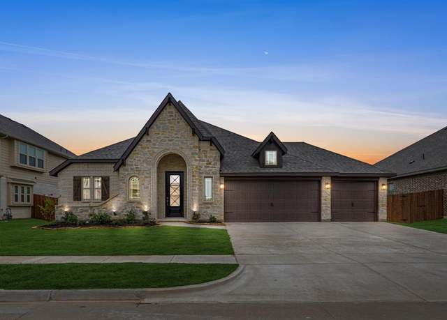 Property at 140 Claywood Dr, Glenn Heights, TX 75154, 4 beds, 3 baths