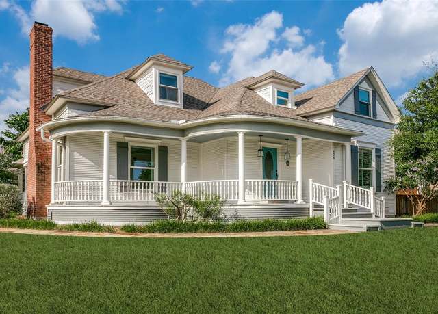 Property at 428 E Wall St, Grapevine, TX 76051, 4 beds, 3 baths