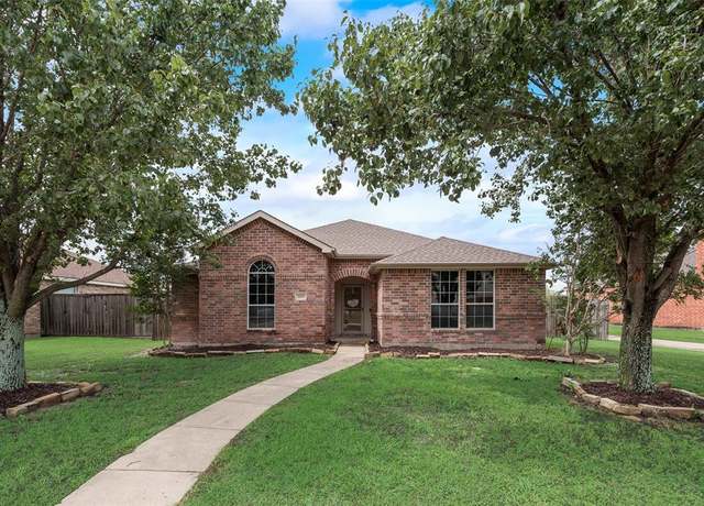 Property at 104 Singleton Dr, Royse City, TX 75189, 3 beds, 2 baths
