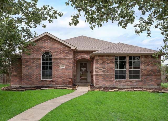 Property at 104 Singleton Dr, Royse City, TX 75189, 3 beds, 2 baths