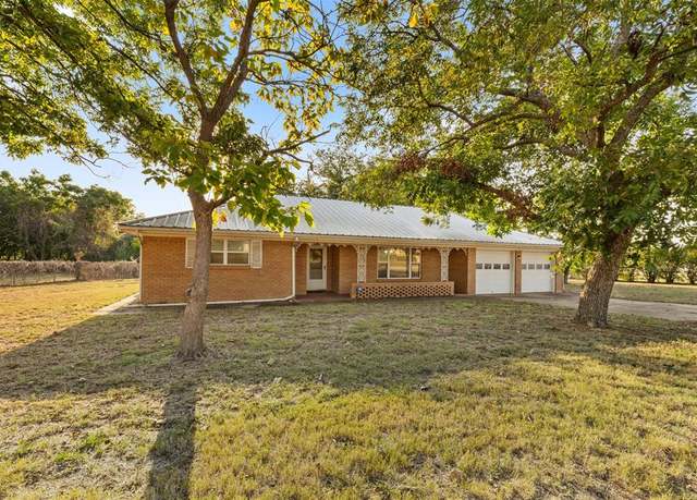 Property at 913 N Main St, Springtown, TX 76082, 3 beds, 2 baths