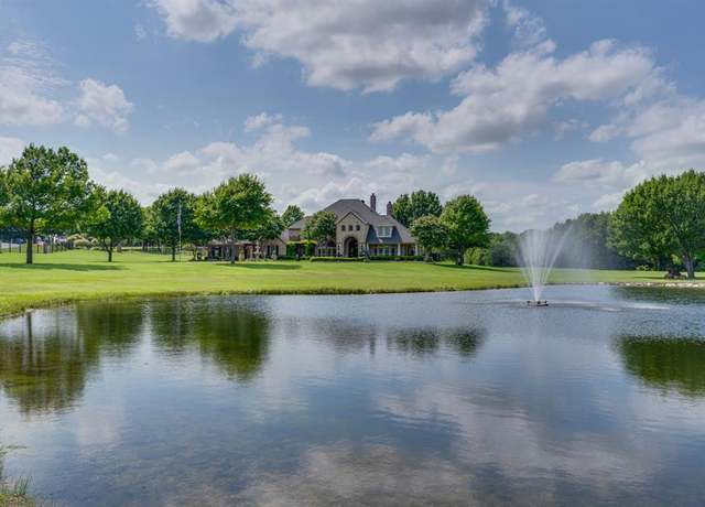 Property at 725 Locust Dr, Oak Leaf, TX 75154, 5 beds, 5 baths
