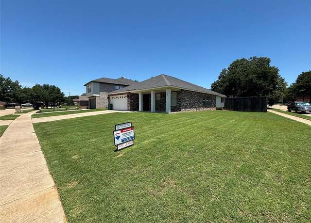 Property at 2022 Yellowstone Ln, Corinth, TX 76210, 3 beds, 2 baths