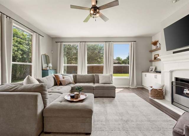 Property at 5153 Comstock Cir, Fort Worth, TX 76244, 4 beds, 2 baths