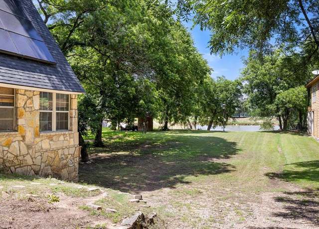Property at 323 E El Camino Real, Weatherford, TX 76087, 3 beds, 2 baths