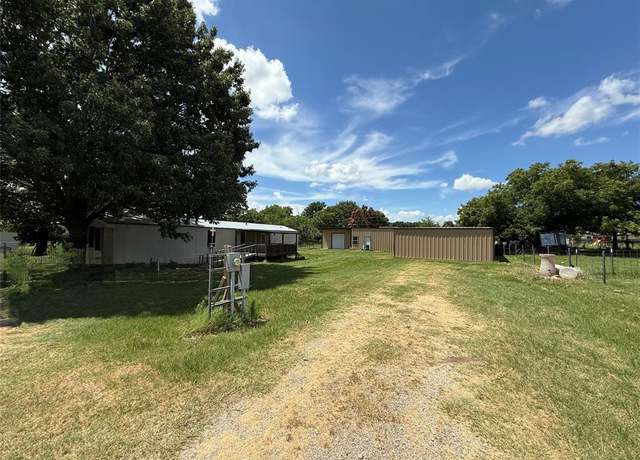 Property at 12513 Strawberry Hill Dr, Burleson, TX 76028, 3 beds, 2 baths