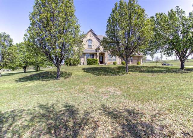 Property at 6017 White Settlement Rd, Weatherford, TX 76087, 4 beds, 3.5 baths