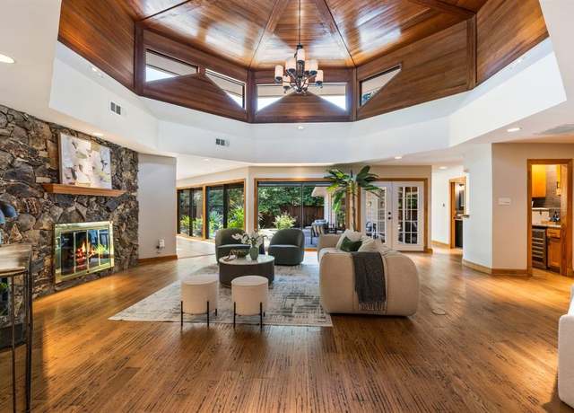 Property at 8907 Meadowknoll Dr, Dallas, TX 75243, 4 beds, 3 baths