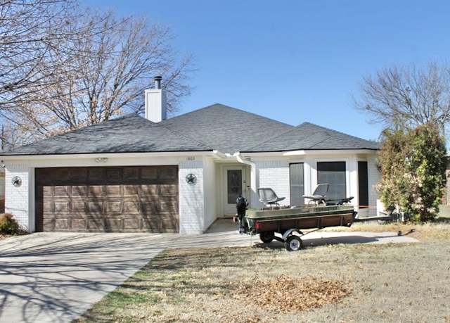 Property at 1603 Southgate Dr, Brownwood, TX 76801, 3 beds, 2 baths