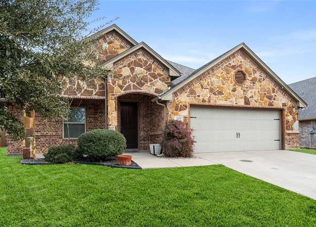 Property at 117 Donna Cir, Granbury, TX 76049, 4 beds, 3 baths