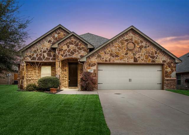 Property at 117 Donna Cir, Granbury, TX 76049, 4 beds, 3 baths