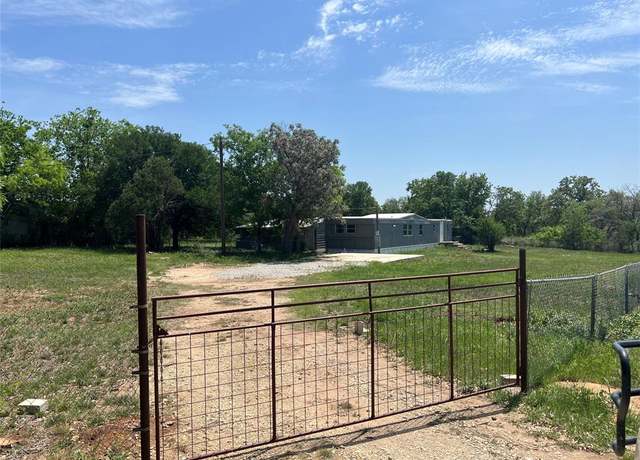 Property at 7600 Blarney Dr, Brownwood, TX 76801, 3 beds, 2 baths