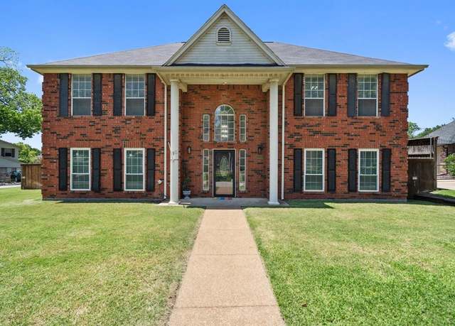 Property at 4120 Kingsferry Dr, Arlington, TX 76016, 5 beds, 4 baths