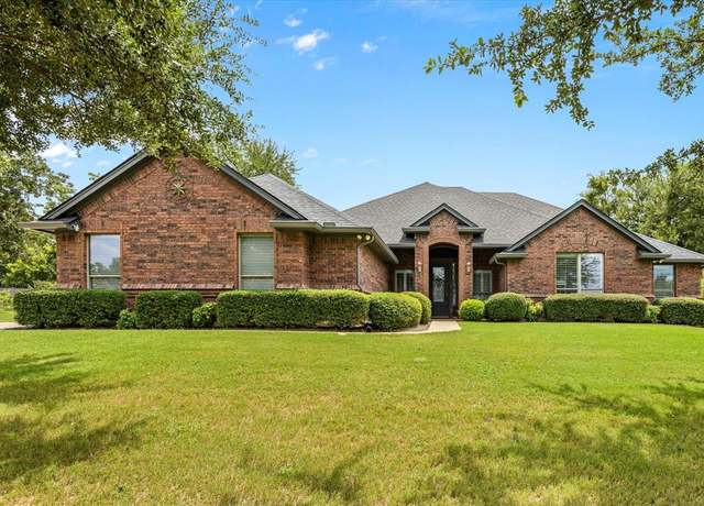 Property at 6431 Westover Dr, Granbury, TX 76049, 3 beds, 2.5 baths
