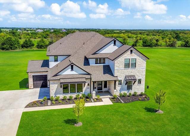 Property at 5605 Bonnie Dr, Celina, TX 75009, 5 beds, 4.5 baths