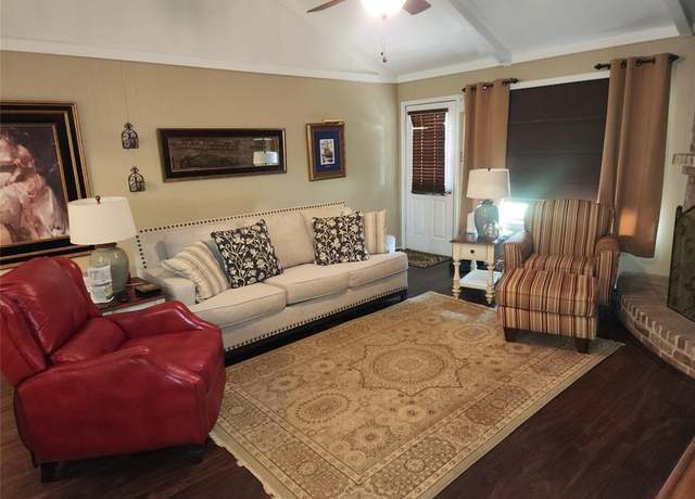 Property at 2608 Brown St, Bossier City, LA 71111, 3 beds, 2 baths