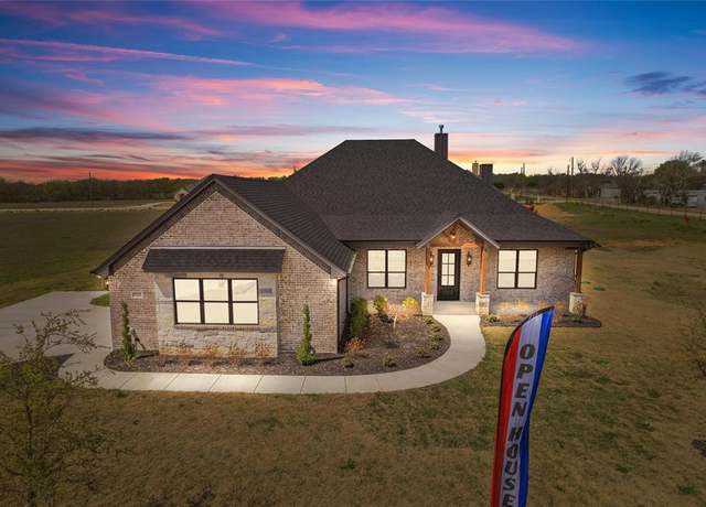 Property at 8525 Wild Colt Dr, Godley, TX 76044, 4 beds, 2.5 baths