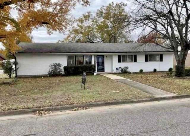 Property at 1790 Fairfax St, Paris, TX 75460, 3 beds, 2 baths