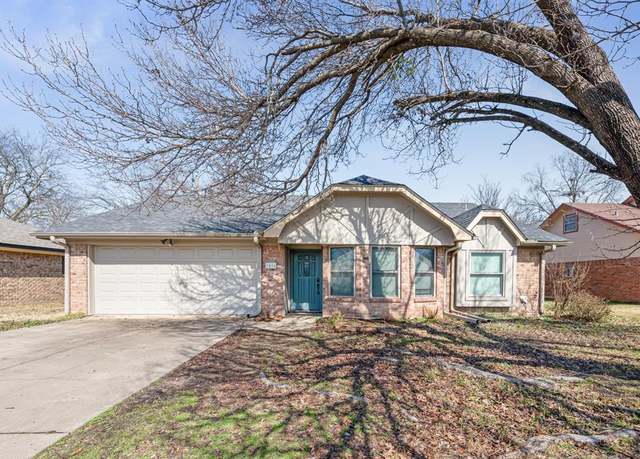 Property at 1016 Markeda St, Sulphur Springs, TX 75482, 3 beds, 2 baths