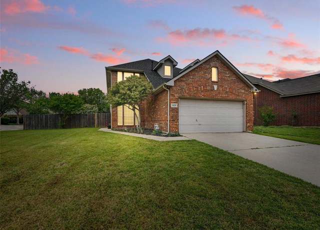 Property at 5429 Pecan Creek Cir, Fort Worth, TX 76244, 4 beds, 2.5 baths
