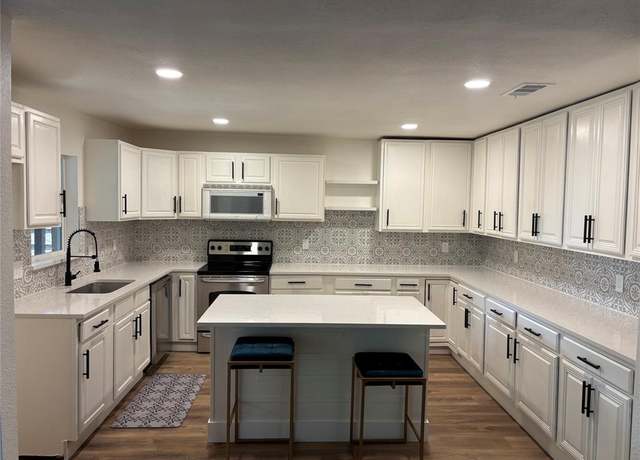 Property at 3120 Abbey Cv, Carrollton, TX 75007, 3 beds, 2 baths