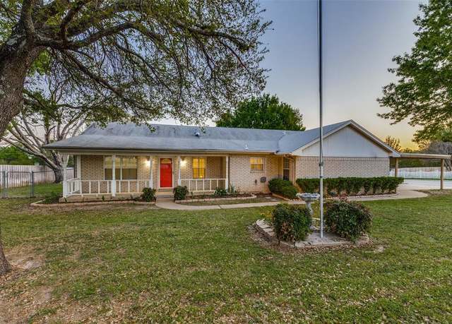 Property at 1606 E Bankhead Dr, Weatherford, TX 76086, 3 beds, 2 baths
