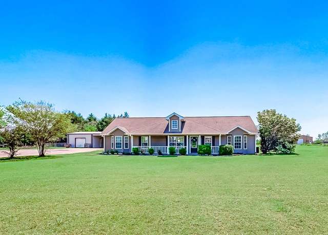 Property at 5609 Cedar Creek Dr, Kemp, TX 75143, 5 beds, 2 baths