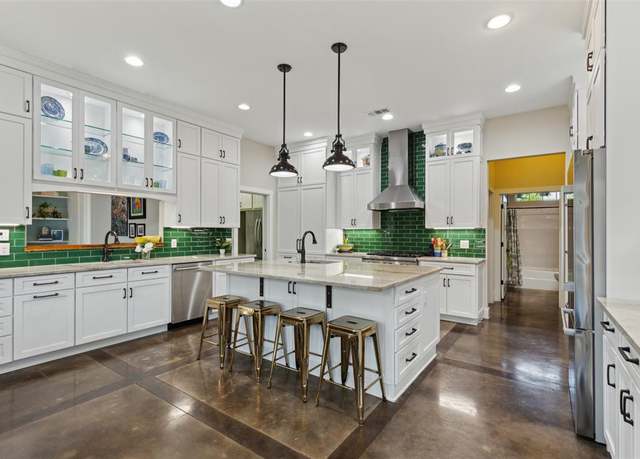 Property at 803 Surrey Ln, Grapevine, TX 76051, 5 beds, 6 baths