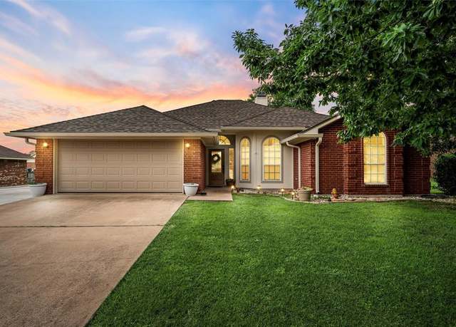 Property at 112 Topaz Cir, Hewitt, TX 76643, 3 beds, 2 baths