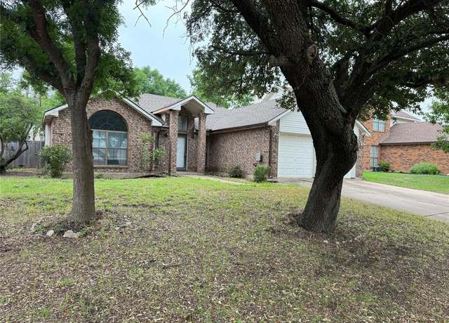 Property at 822 Trevor Way, Arlington, TX 76001, 3 beds, 2 baths
