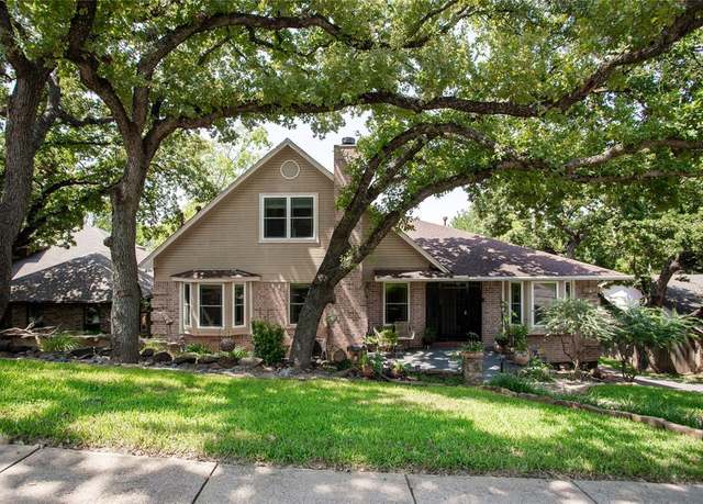 Property at 1806 Old Oak Dr, Arlington, TX 76012, 6 beds, 4 baths