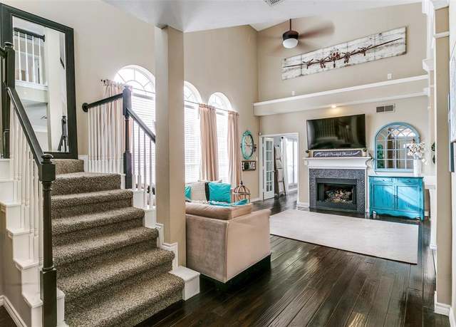 Property at 227 Moss Hill Rd, Irving, TX 75063, 3 beds, 2.5 baths