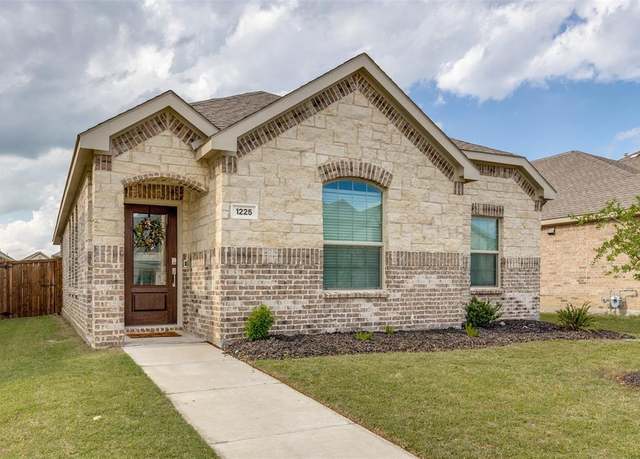 Property at 1225 Western Yarrow Ave, Justin, TX 76247, 3 beds, 2 baths
