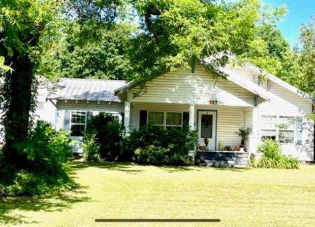 Property at 607 N Pearl St, Big Sandy, TX 75755, 2 beds, 1 bath
