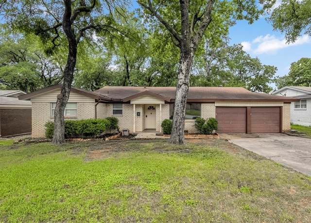 Property at 704 Oakwood Dr, Euless, TX 76040, 3 beds, 2 baths