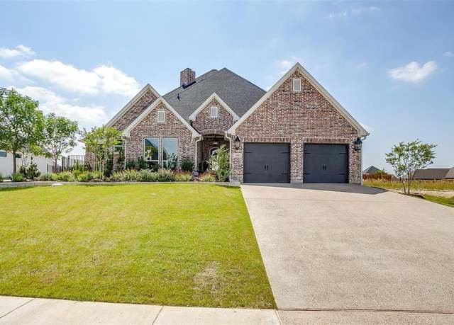 Property at 11008 Familia Real Dr, Benbrook, TX 76126, 3 beds, 2.5 baths