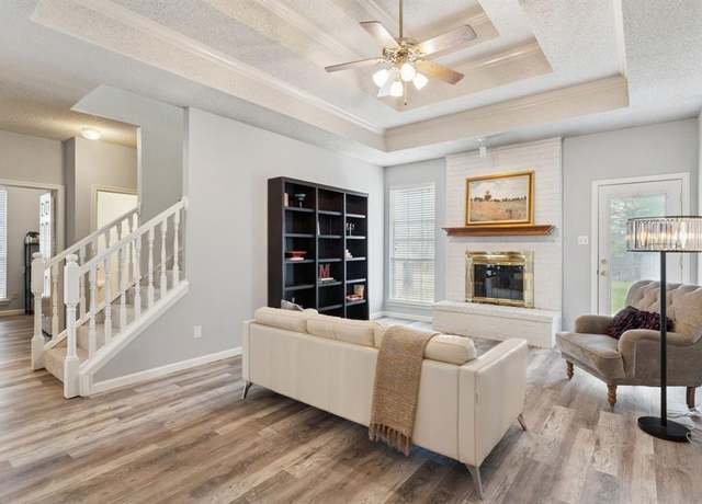 Property at 10216 Gray Oak Ln, Fort Worth, TX 76108, 4 beds, 2.5 baths