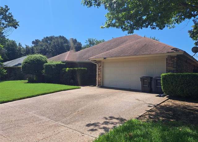 Property at 4505 Yellowleaf Dr, Fort Worth, TX 76133, 3 beds, 2 baths