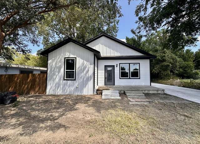 Property at 1007 E Broadway St, Gainesville, TX 76240, 4 beds, 2 baths