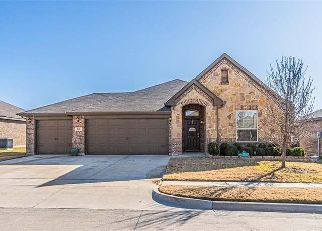 Property at 2541 Weatherford Heights Dr, Weatherford, TX 76087, 4 beds, 2 baths