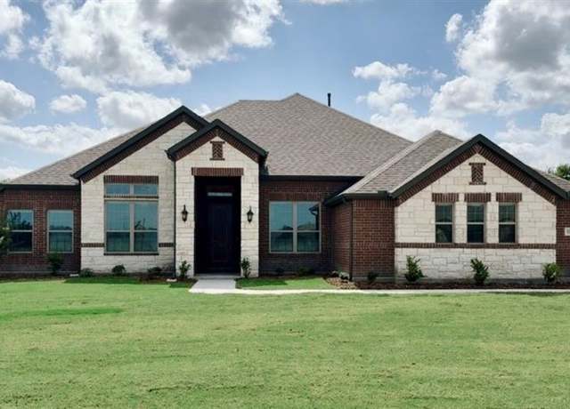 Property at 8320 Forest Glade Dr, Greenville, TX 75402, 4 beds, 2 baths