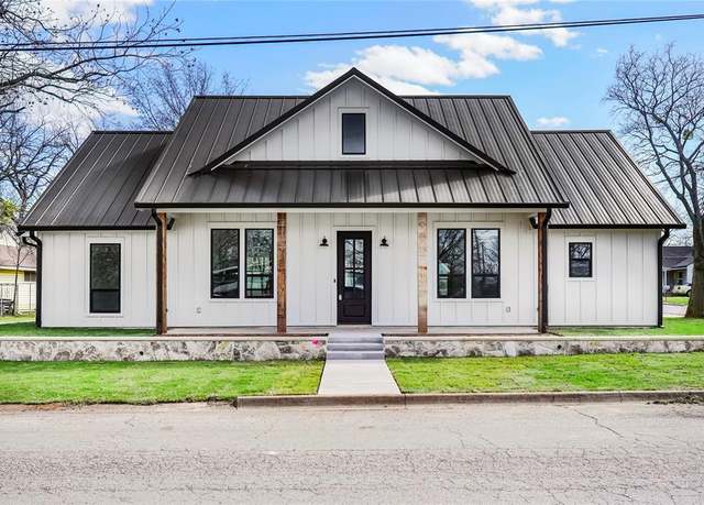 Property at 635 W Liveoak, Jacksboro, TX 76458, 3 beds, 2.5 baths